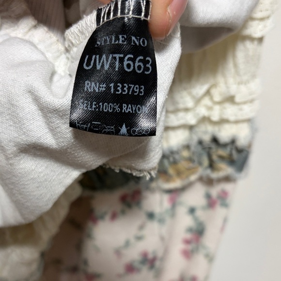 POL Cream Floral Ruffle Cropped Sweatshirt with Pink & Green Print - Picture 7 of 9